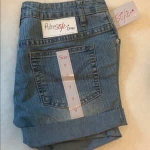 Pure style denim shorts